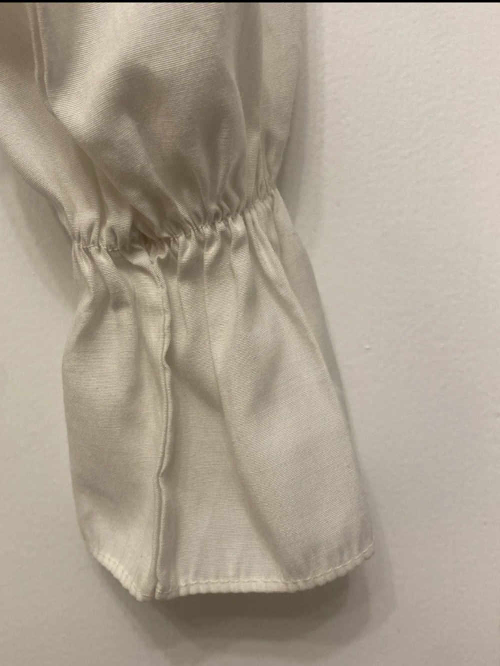 Vintage Cream Ruffle-Collar Blouse with Multi-Pattern Front - Picture 4 of 8